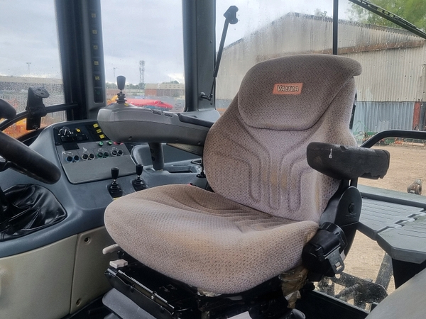 Chris Atkin & Son Ltd - Valtra T180